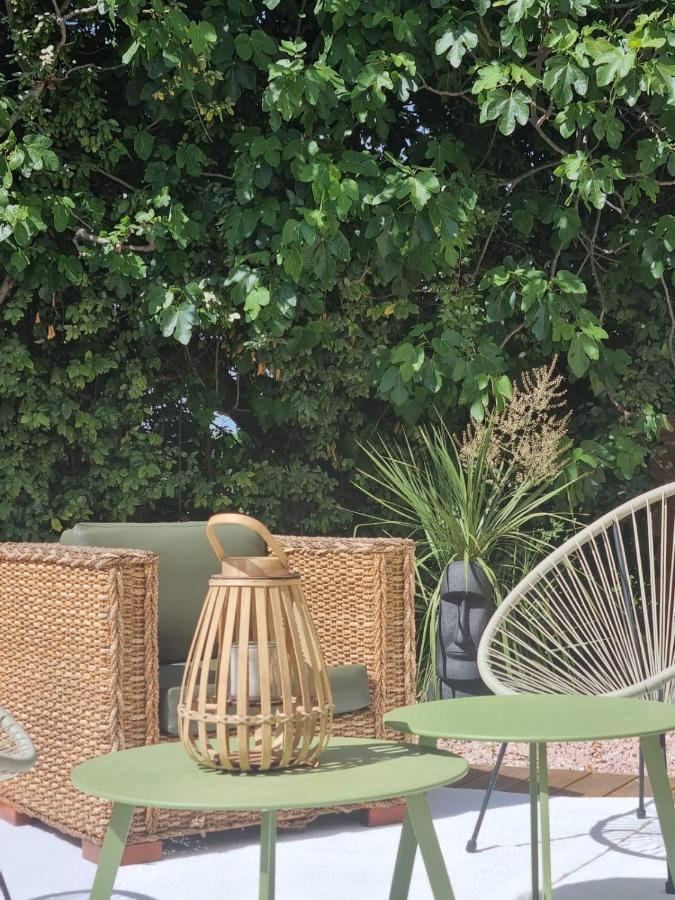 Le Loft De La Grange Bed & Breakfast Arles Bagian luar foto